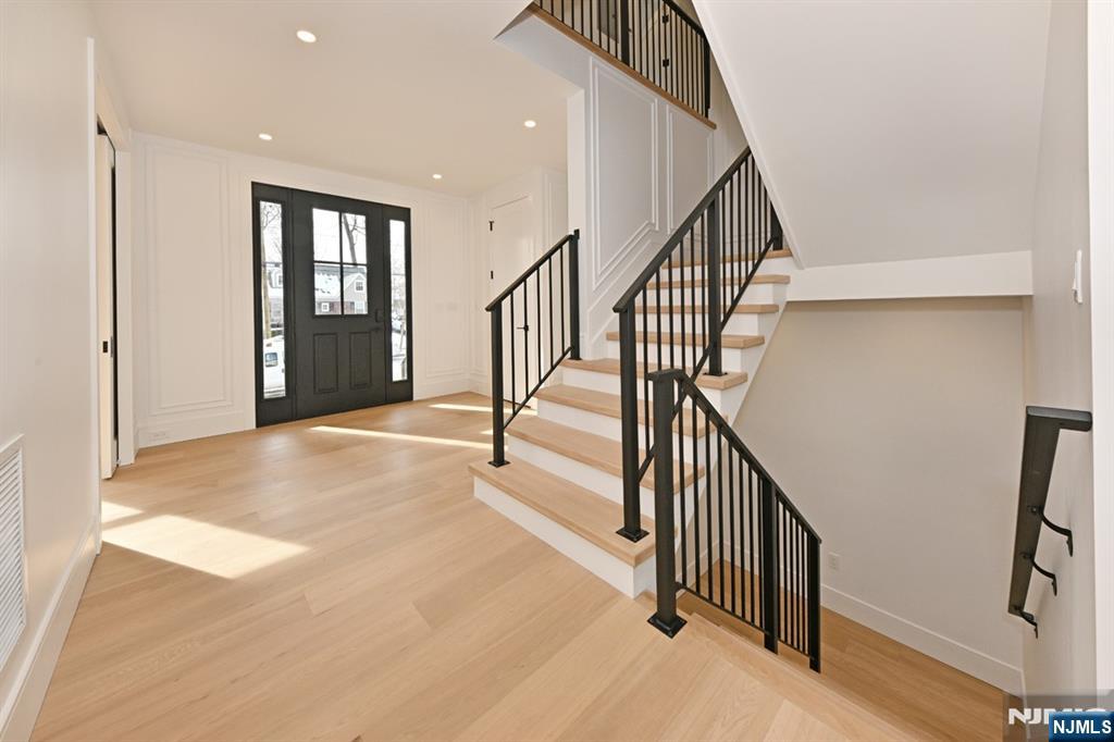 212 Monroe Avenue - Photo 2