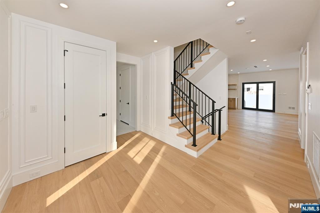 212 Monroe Avenue - Photo 3