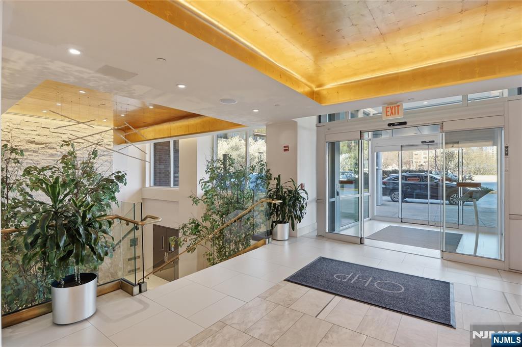 1008 Hudson Park - Photo 2