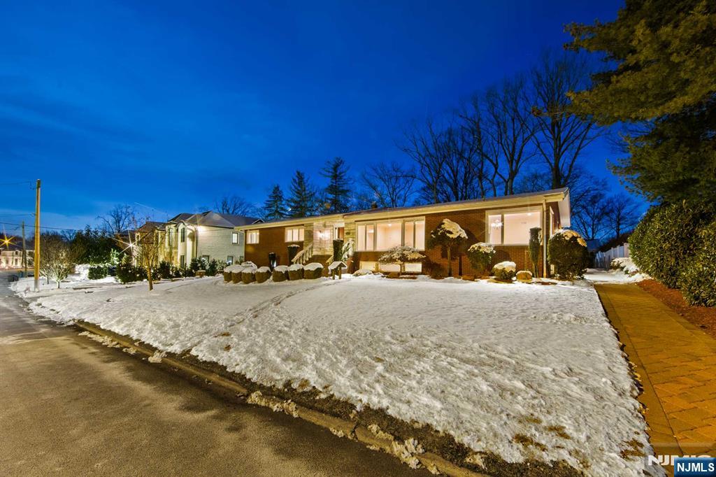 Homes for sale in Englewood Cliffs, NJ | 662 Summit St, Englewood Cliffs, NJ 07632 | MLS# 26002687