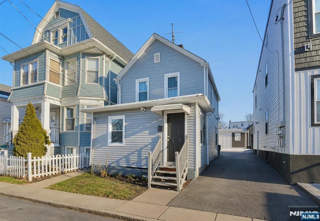 80 Cleremont Avenue - Photo 1