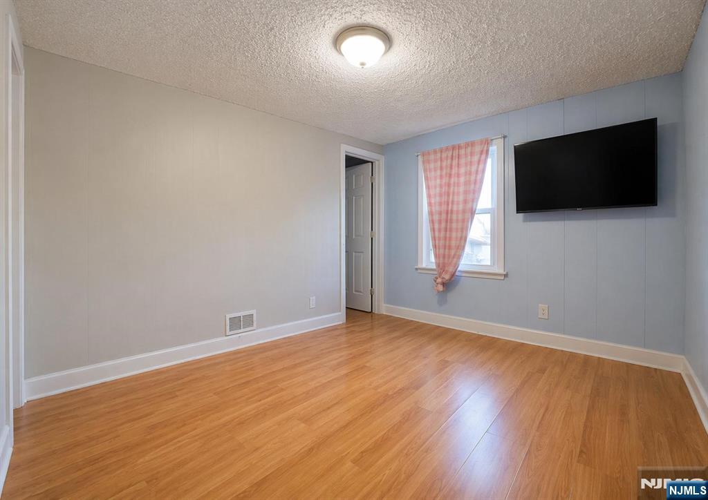 80 Cleremont Avenue - Photo 2