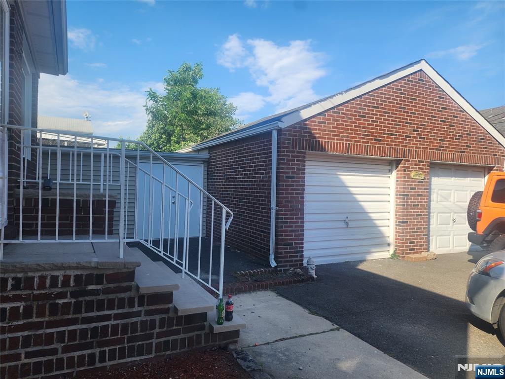 752 Ridge Rd, Lyndhurst, NJ 07071
