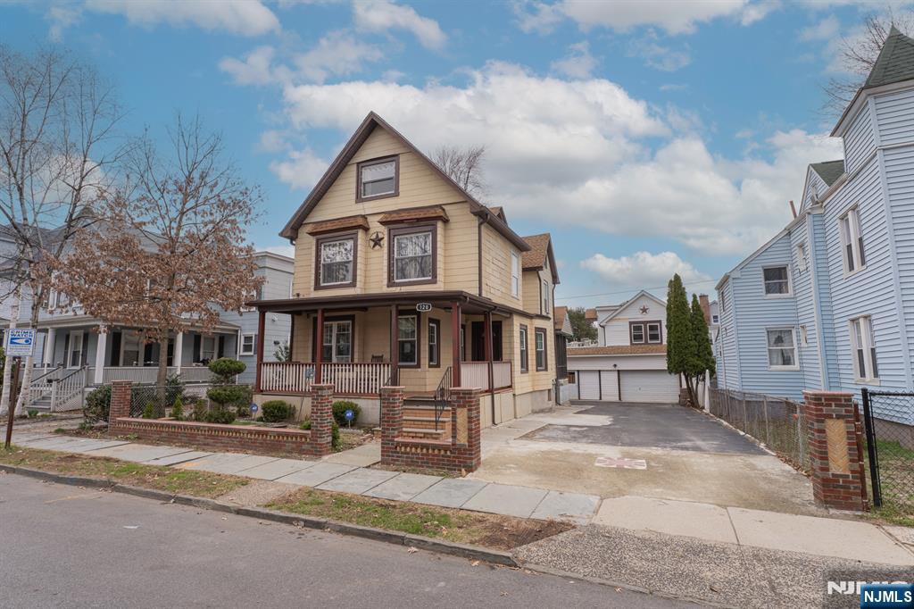 120 Norman Street - Photo 2