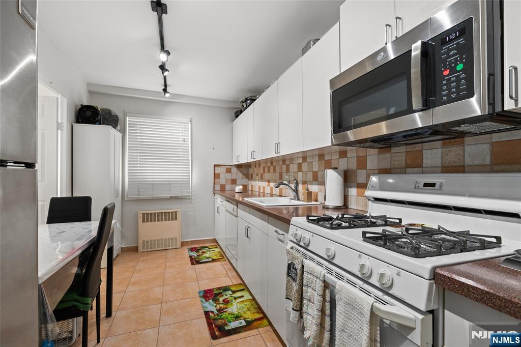 280 Prospect 9H - Photo 1