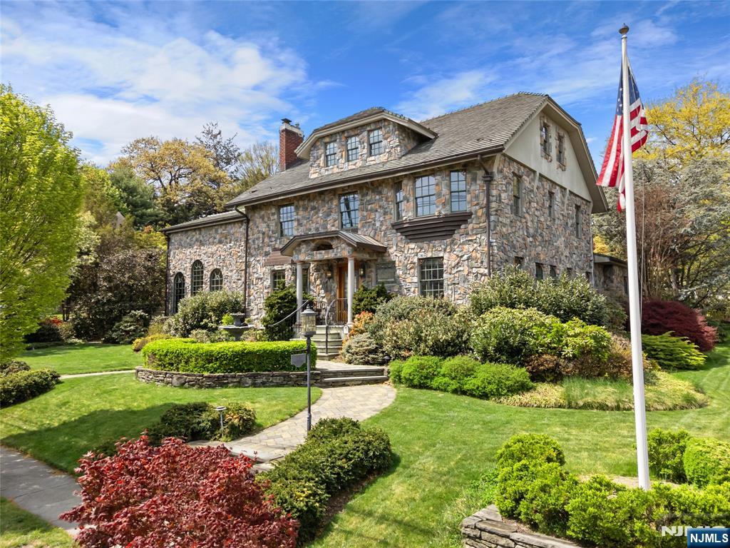 225 Hillside Avenue - Photo 1