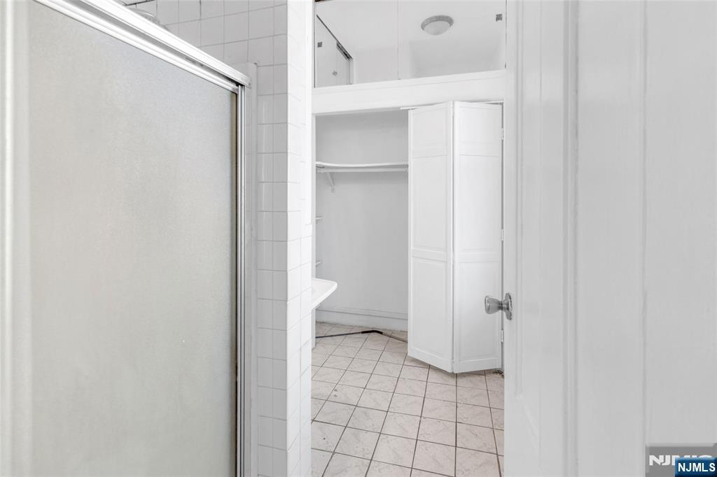 564 Hudson Avenue - Photo 4