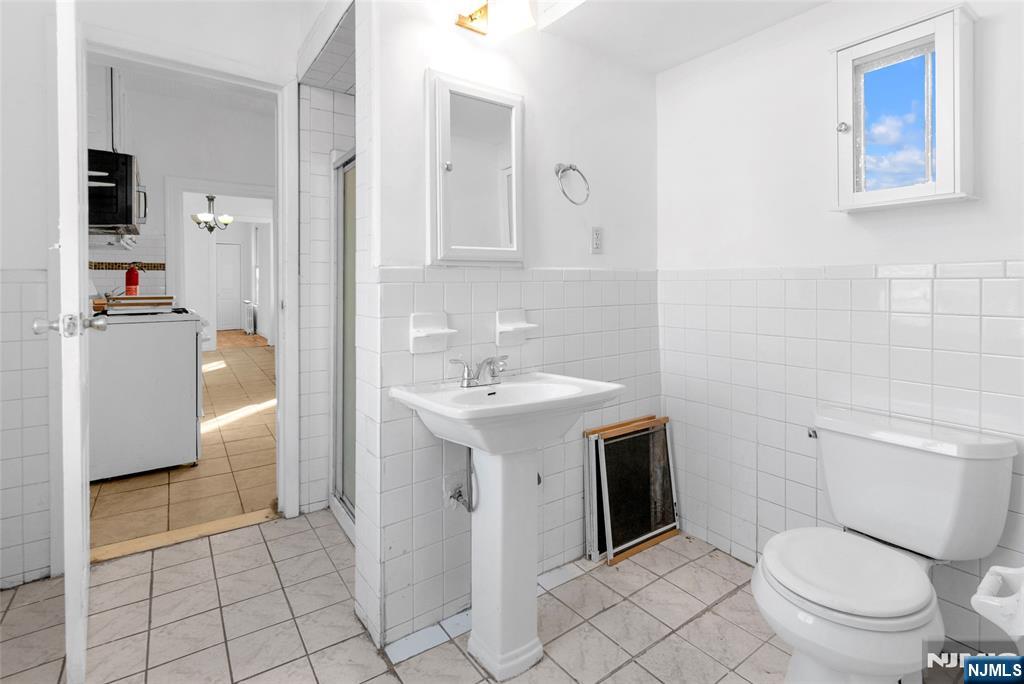 564 Hudson Avenue - Photo 5