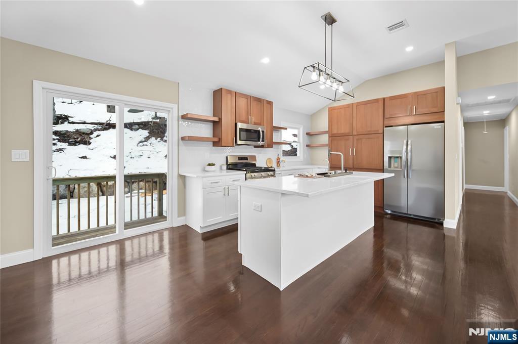 550 Ramapo Valley Road, Oakland, NJ, 07436