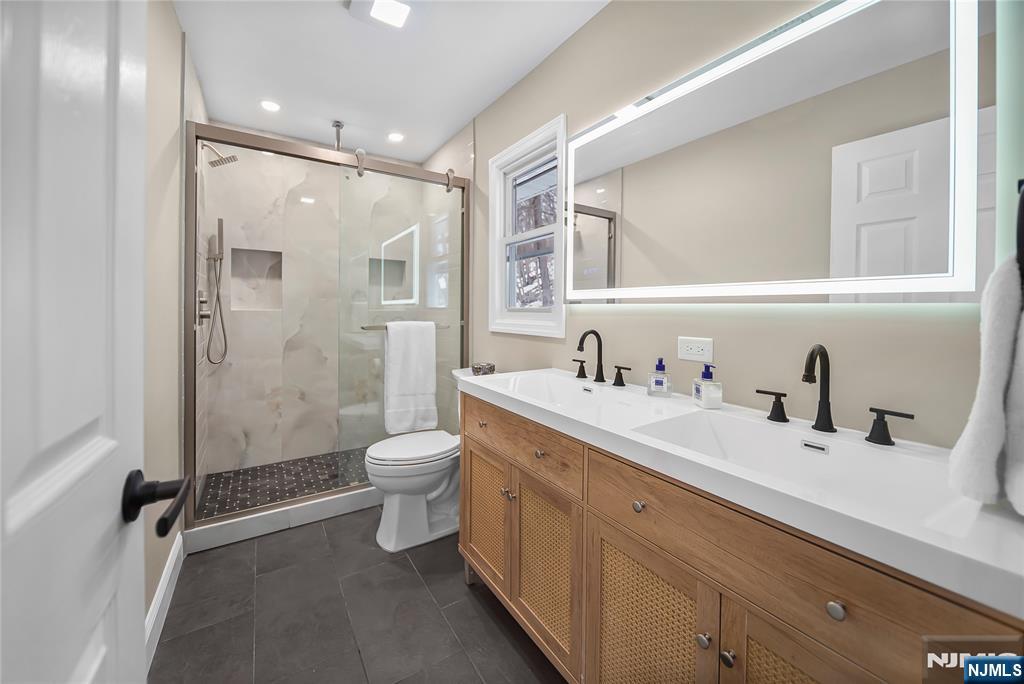 550 Ramapo Valley Road, Oakland, NJ, 07436