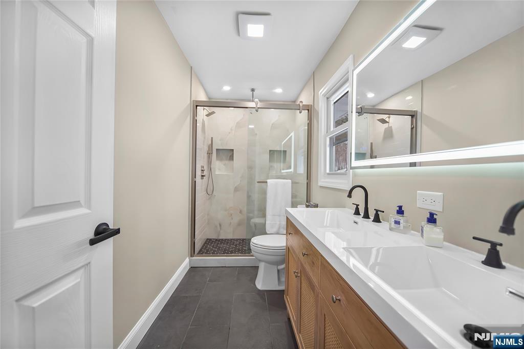 550 Ramapo Valley Road, Oakland, NJ, 07436