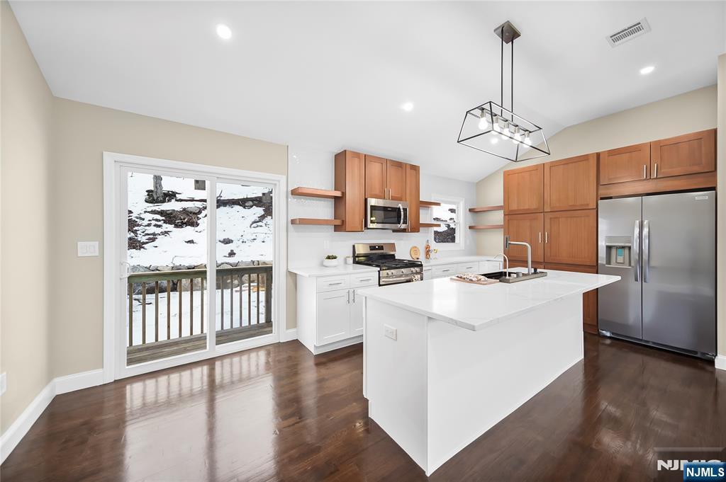 550 Ramapo Valley Road, Oakland, NJ, 07436