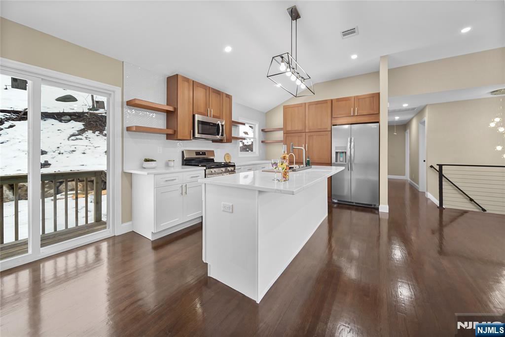 550 Ramapo Valley Road, Oakland, NJ, 07436