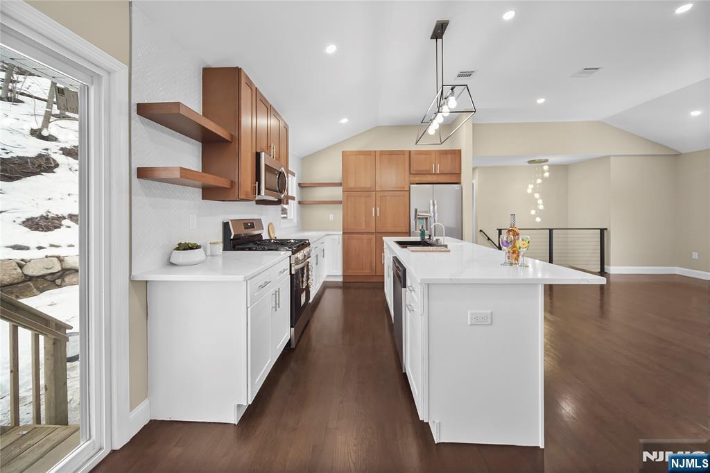 550 Ramapo Valley Road, Oakland, NJ, 07436