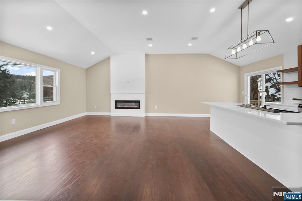 550 Ramapo Valley Road, Oakland, NJ, 07436