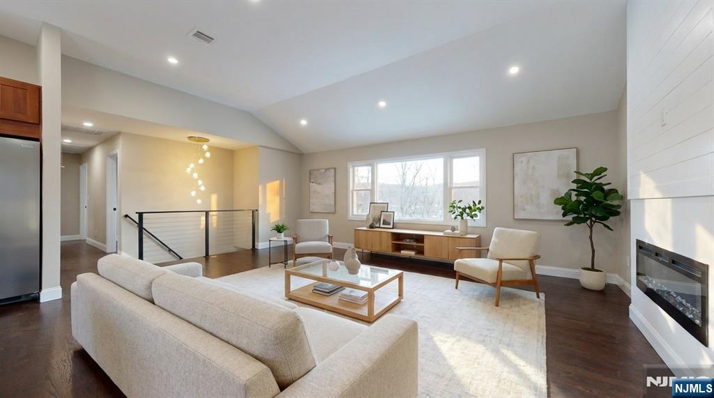 550 Ramapo Valley Road, Oakland, NJ, 07436