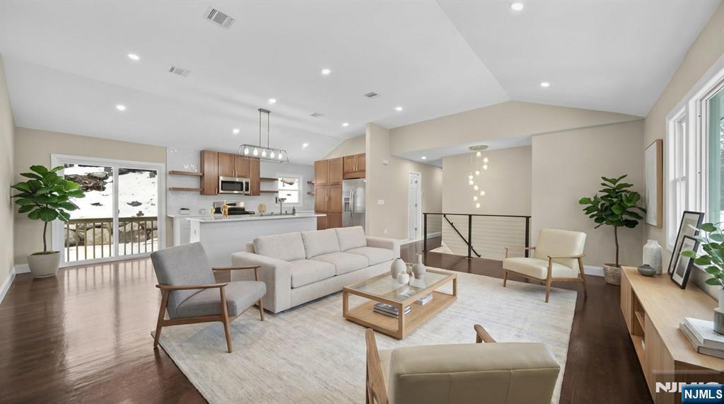 550 Ramapo Valley Road, Oakland, NJ, 07436