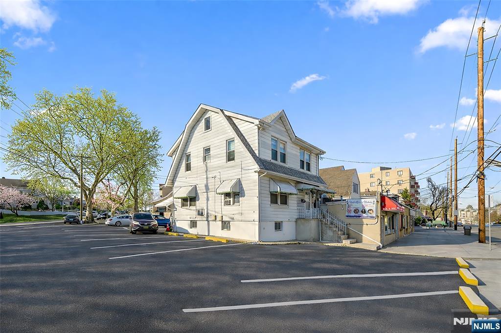 851 Main Street