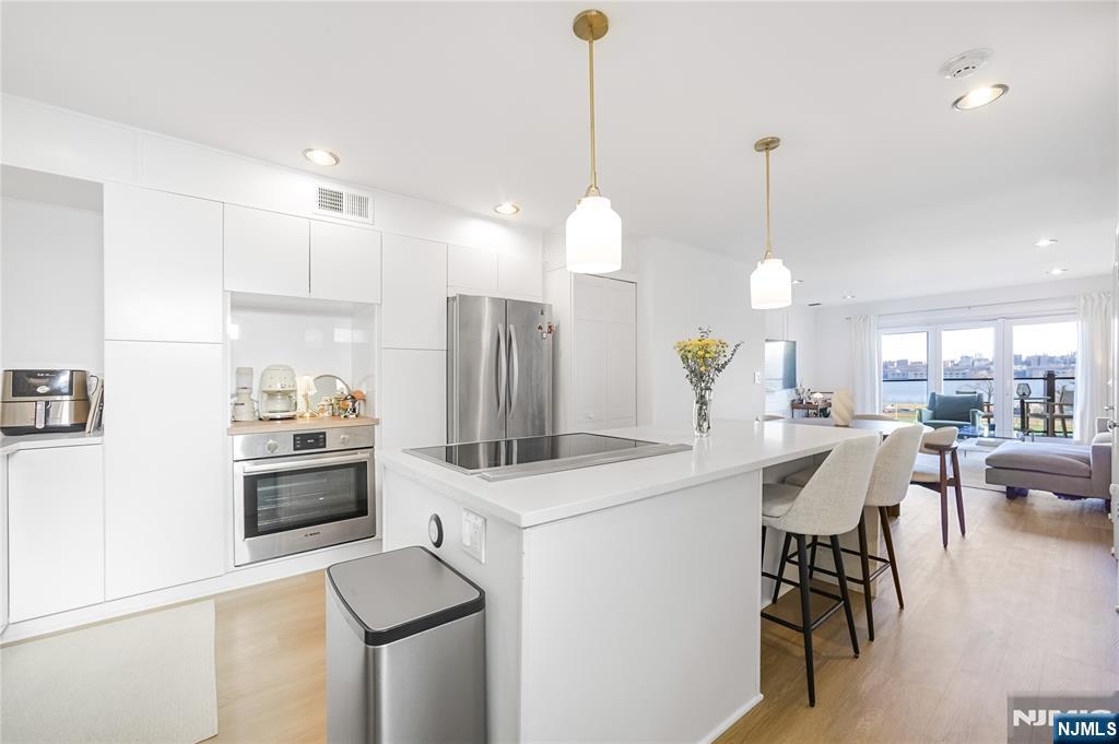 24 Meadowview Court, Leonia, NJ, 07605