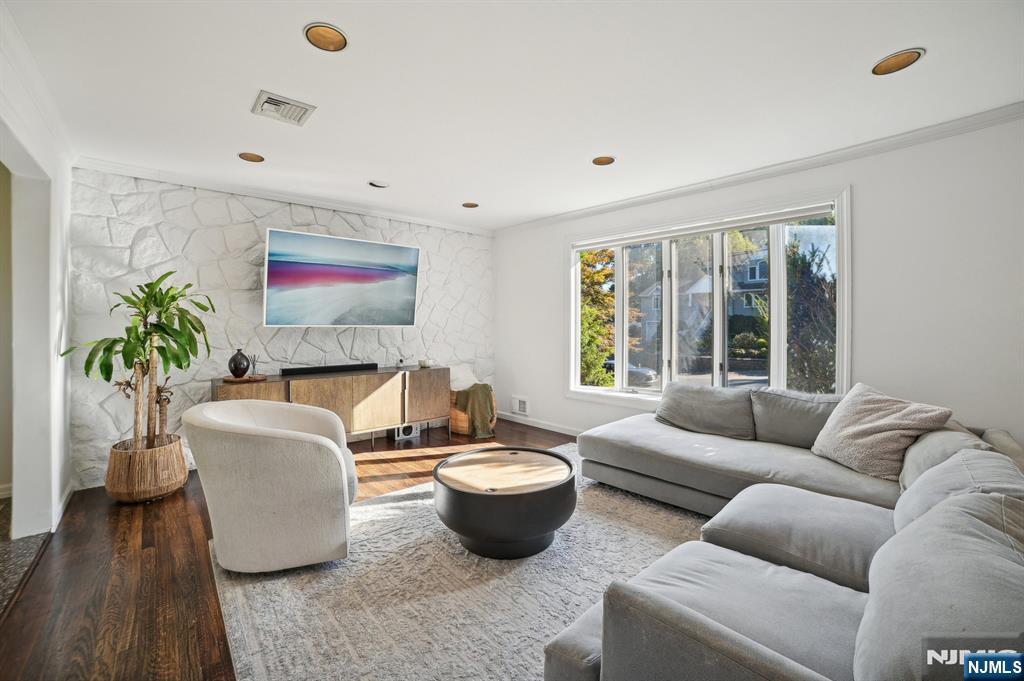 Homes for sale in Little Falls, NJ | 63 Hemlock Rd, Little Falls, NJ 07424 | MLS# 26002895