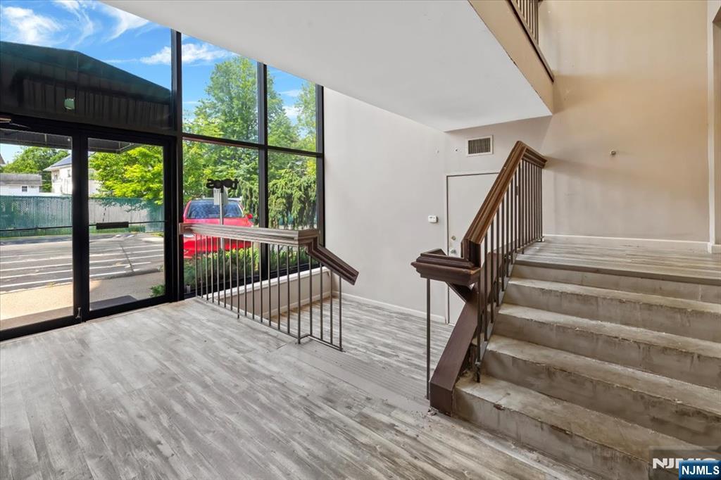 60 Pompton Avenue - Photo 4