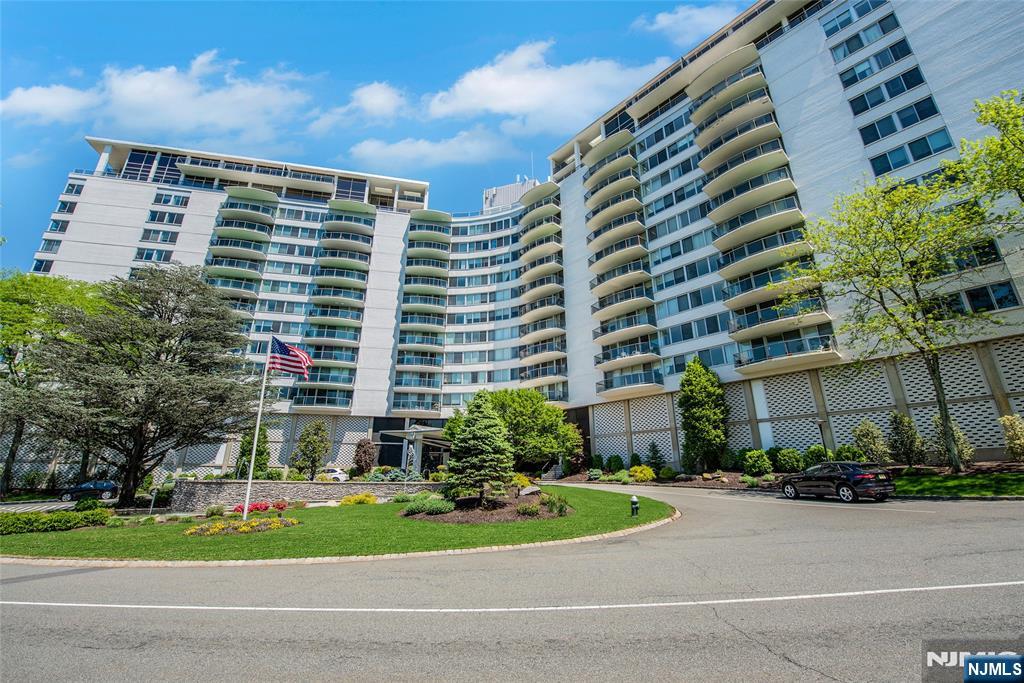 Homes for sale in Verona, NJ | 1 Claridge Dr #723, Verona, NJ 07044 | MLS# 26002933