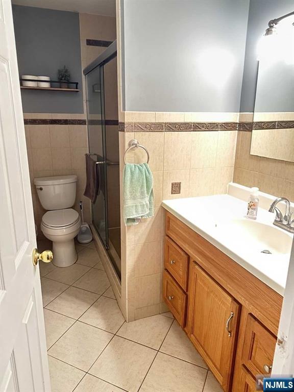 Homes for sale in Elmwood Park, NJ | 22 Garners Ln, Elmwood Park, NJ 07407 | MLS# 26002943