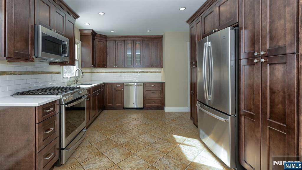 Homes for sale in Oakland, NJ | 51 Spear St, Oakland, NJ 07436 | MLS# 26002957