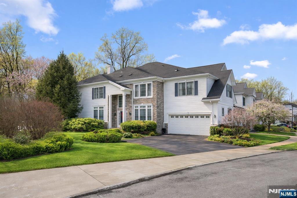 127 E Village Circle, Paramus, NJ, 07652