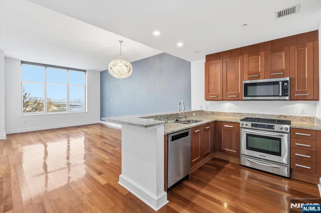 24 Meadowview Court, Leonia, NJ, 07605