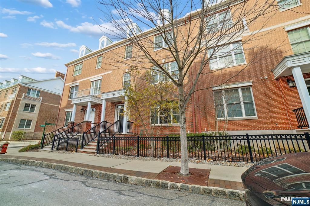 127 E Village Circle, Paramus, NJ, 07652