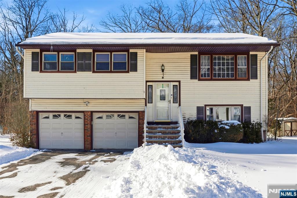 Homes for sale in Mount Olive Township, NJ | 5 Downstream Dr, Mount Olive Township, NJ 07836 | MLS# 26003034