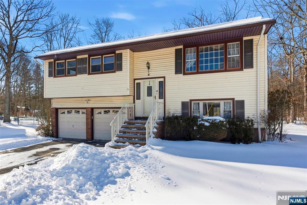 Homes for sale in Mount Olive Township, NJ | 5 Downstream Dr, Mount Olive Township, NJ 07836 | MLS# 26003034