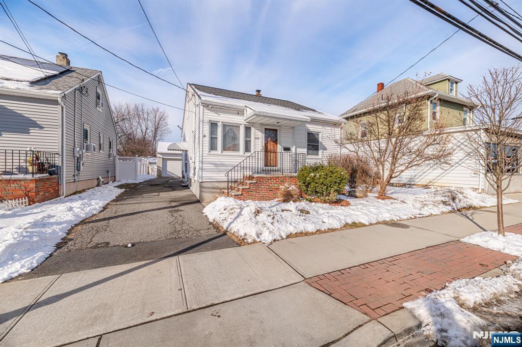 Homes for sale in Woodland Park, NJ | 1094 Mcbride Ave, Woodland Park, NJ 07424 | MLS# 26003036