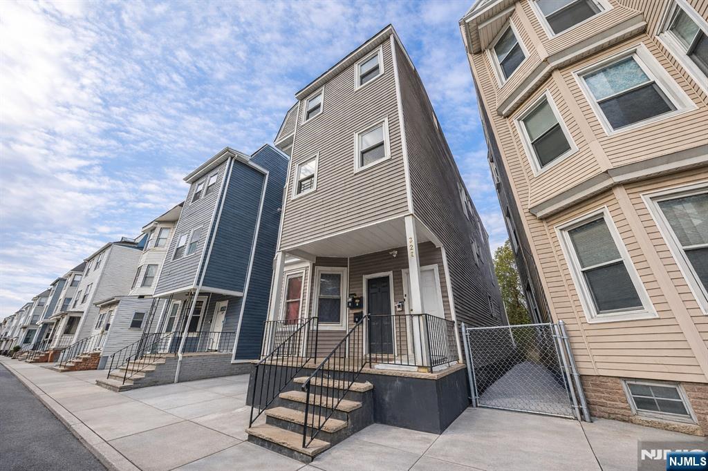 327 19th Street - Photo 3