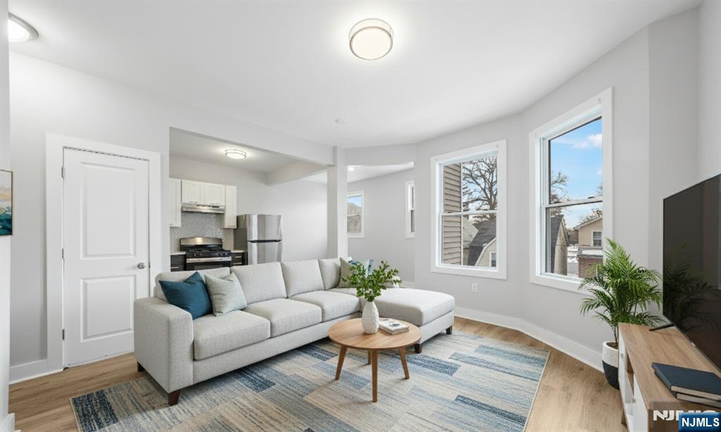 327 19th Street - Photo 4