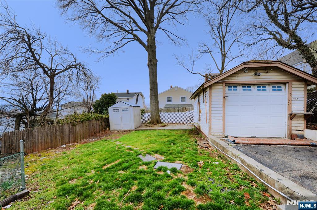 263 Sutton Avenue - Photo 2