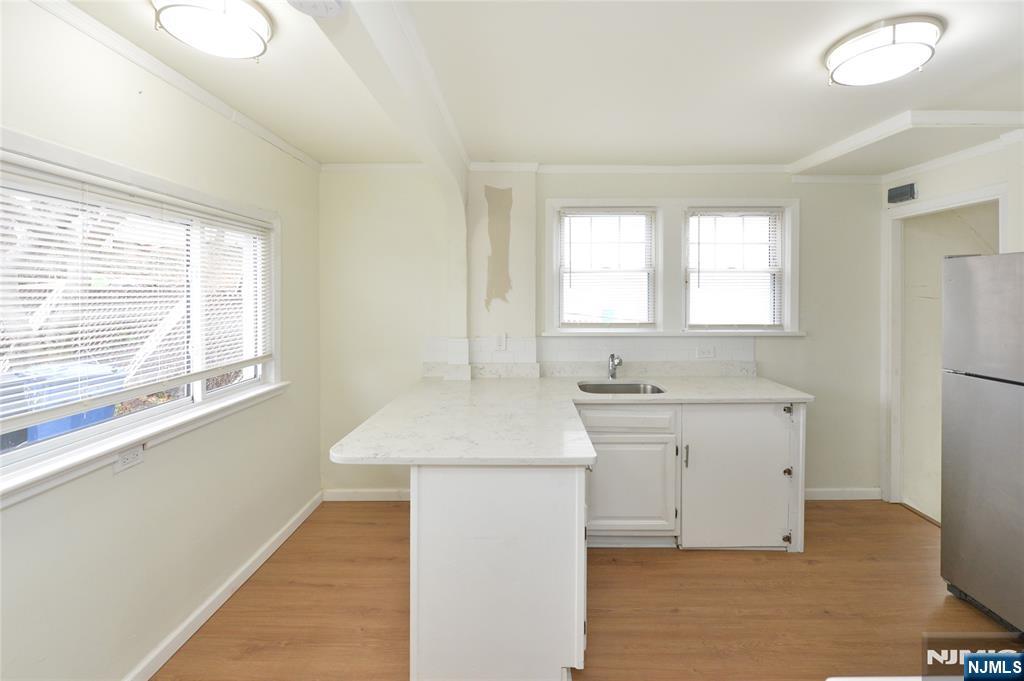 kitchen breakfast bar