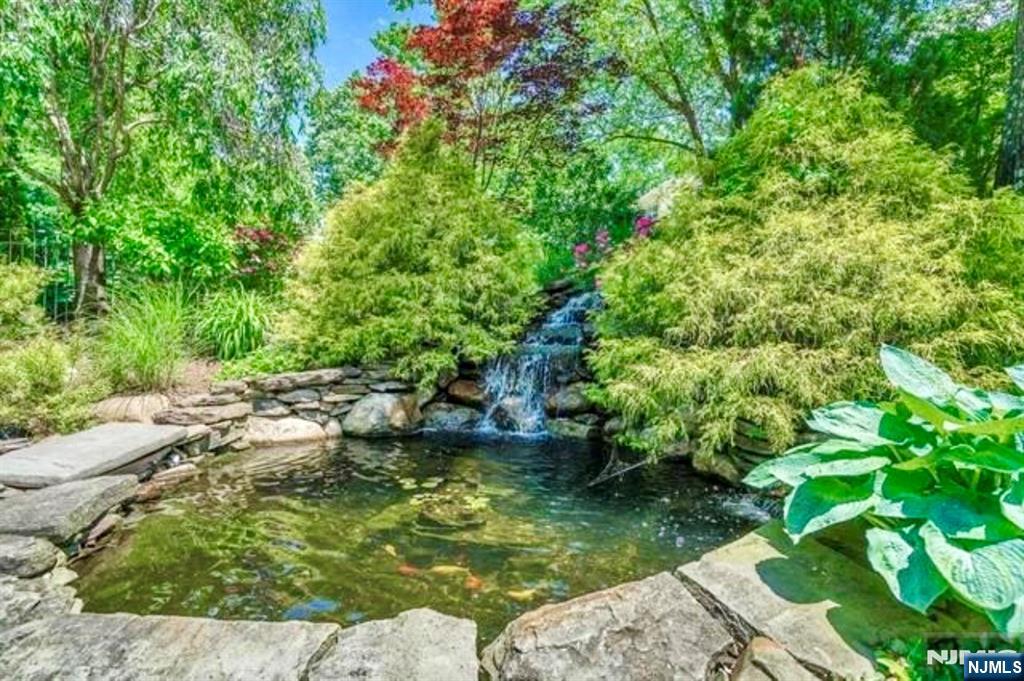 Homes for sale in Franklin Lakes, NJ | 554 Hampton Hill Rd, Franklin Lakes, NJ 07417 | MLS# 26003052