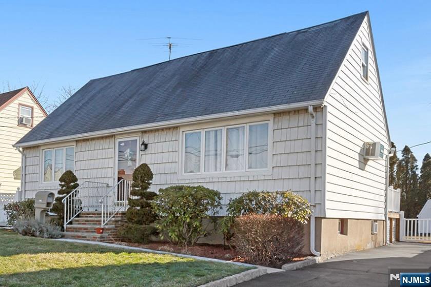 Homes for sale in Elmwood Park, NJ | 340 Kipp Ave, Elmwood Park, NJ 07407 | MLS# 26003088