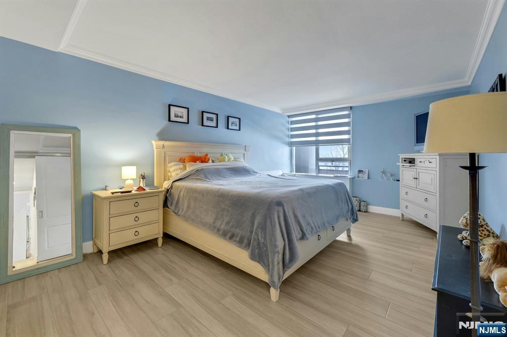 Primary Suite w/Walk-In Closet