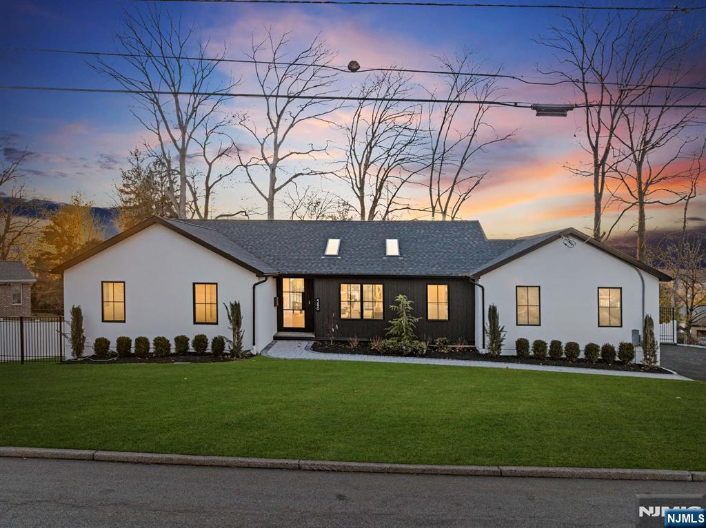 2220 Mackay Avenue, Fort Lee, NJ, 07024