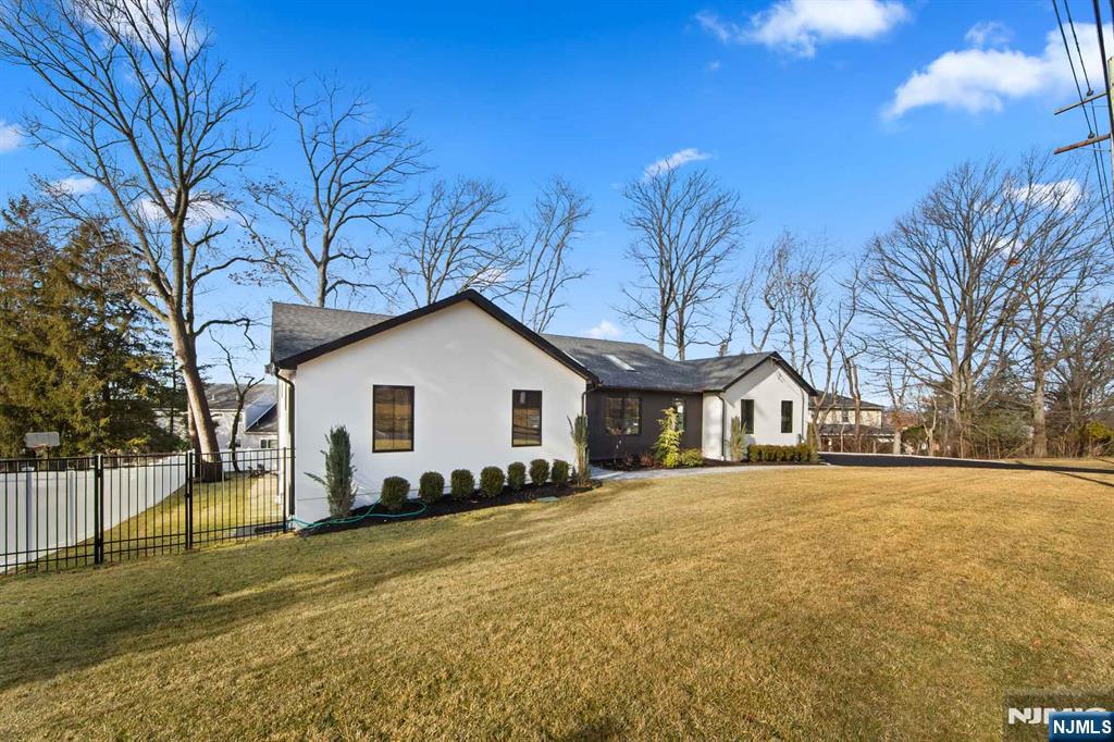 580 Nordhoff Drive - Photo 4