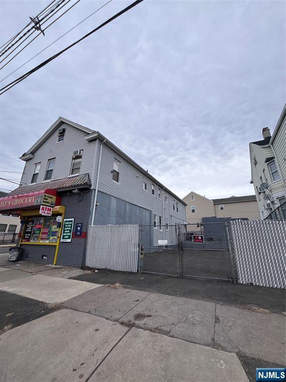 365 10th Avenue - Photo 5