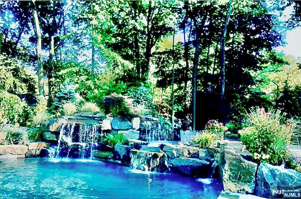 Homes for sale in Franklin Lakes, NJ | 457 Devonshire Dr, Franklin Lakes, NJ 07417 | MLS# 26003161