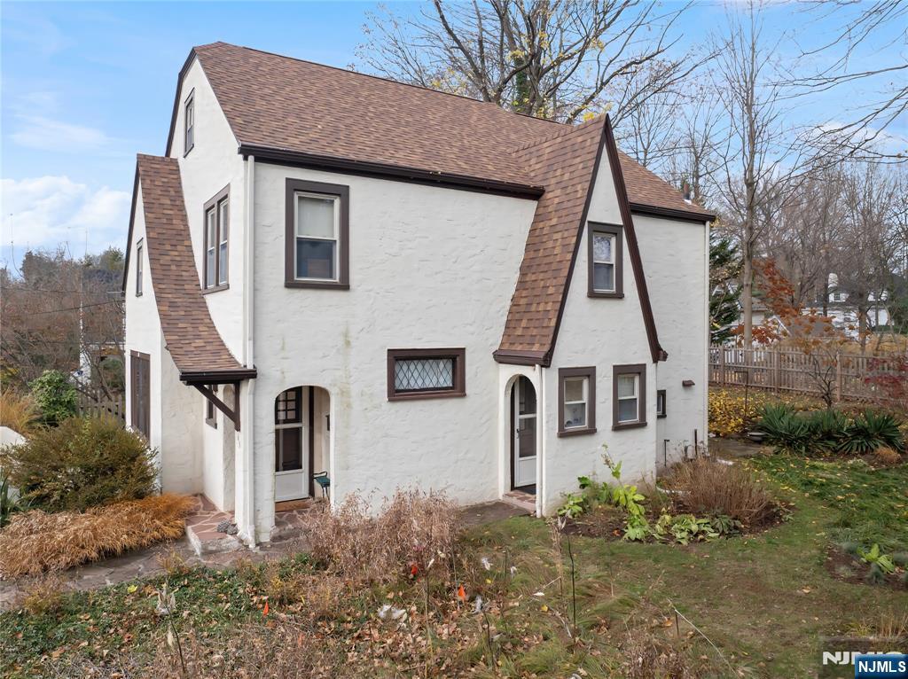 Homes for sale in Tenafly, NJ | 69 Sussex Rd, Tenafly, NJ 07670 | MLS# 26003163