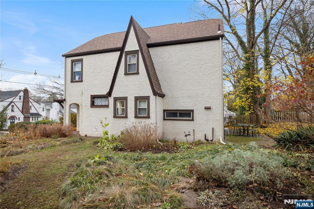 Homes for sale in Tenafly, NJ | 69 Sussex Rd, Tenafly, NJ 07670 | MLS# 26003163