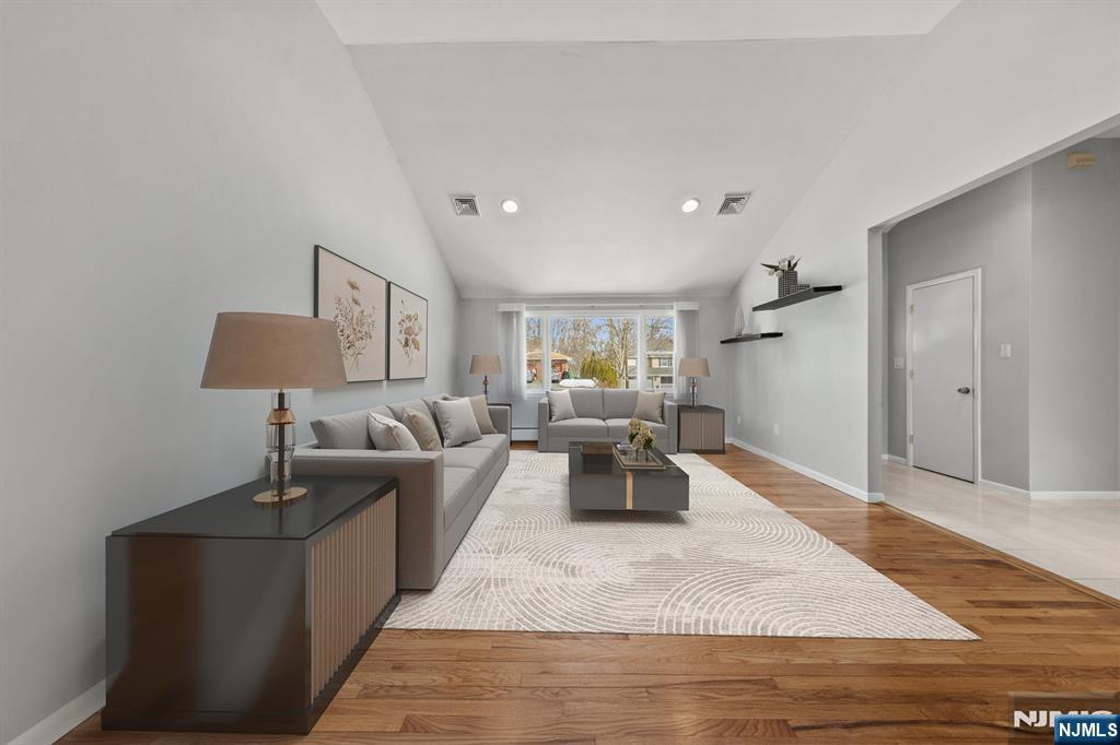 206 Harwood Place, Paramus, NJ, 07652