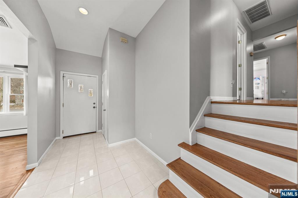 206 Harwood Place, Paramus, NJ, 07652