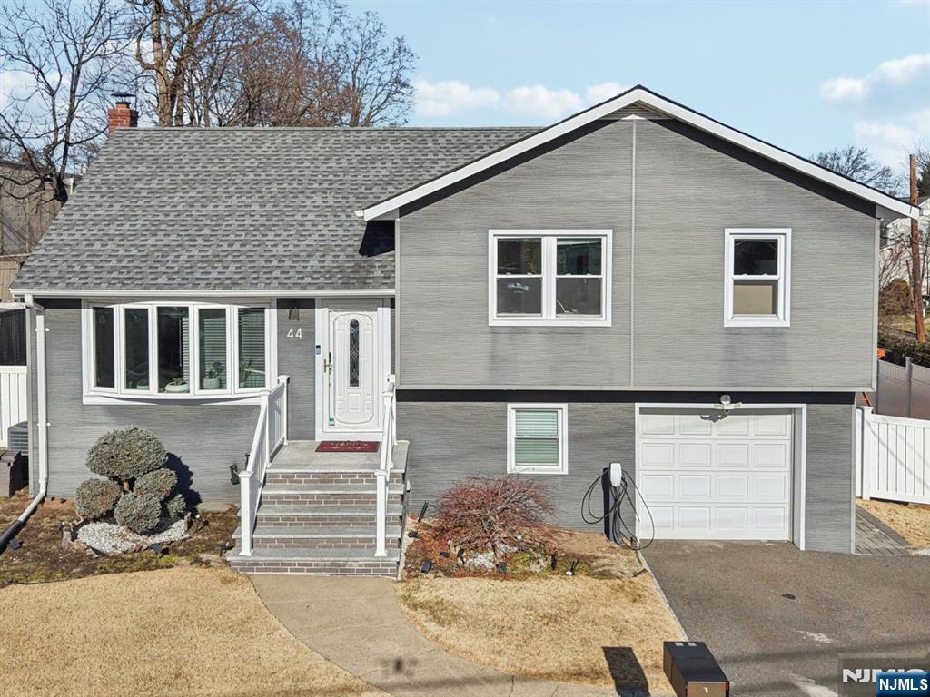 Homes for sale in River Edge, NJ | 44 Richard Ct, River Edge, NJ 07661 | MLS# 26003220